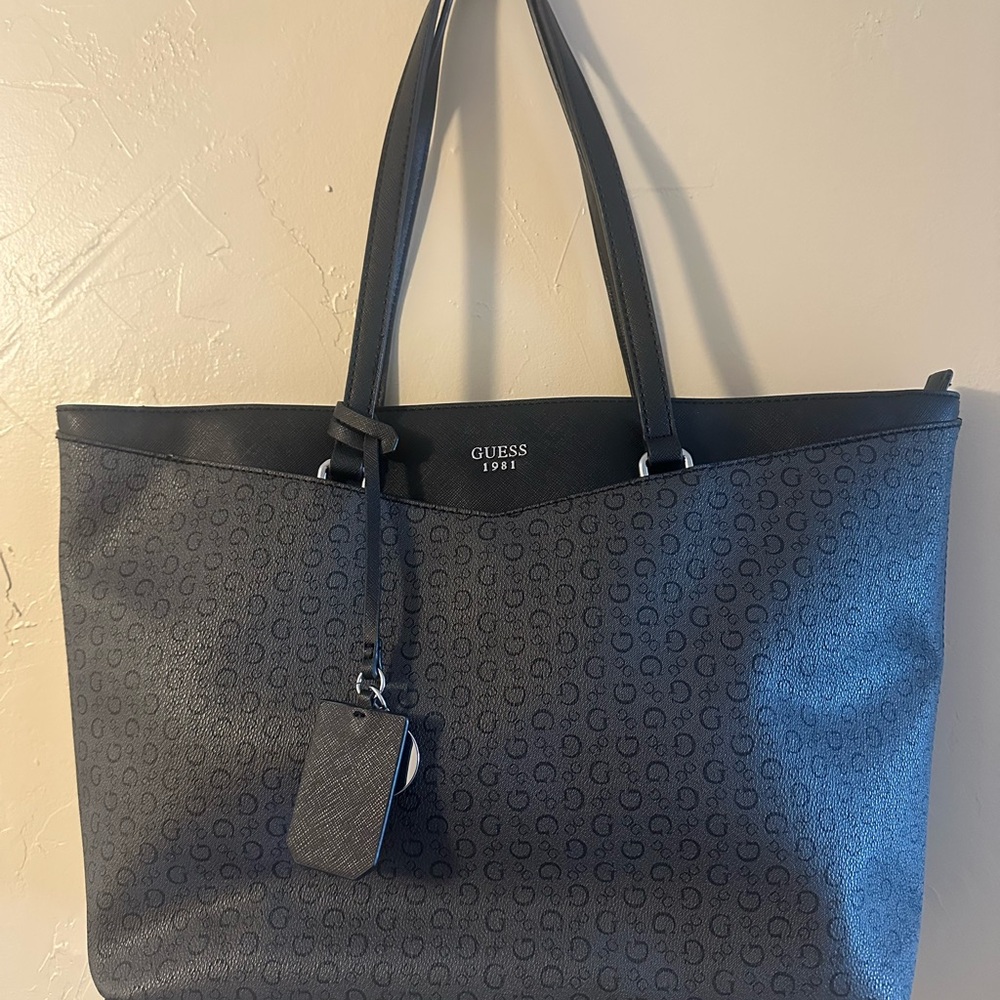 GUESS Black Patterned Shoulder Bag